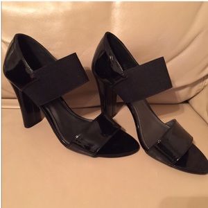 ✨ADRIENNE VITTADINI Black Leather Open Toe Heels